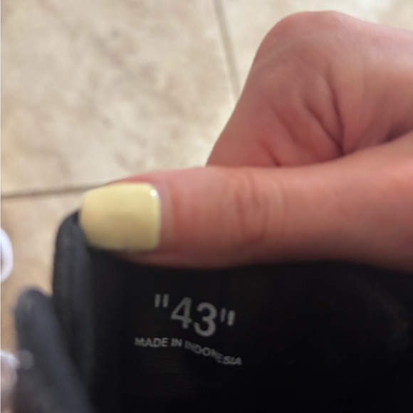 Off-White Men Sneakers - Picture 9 of 14